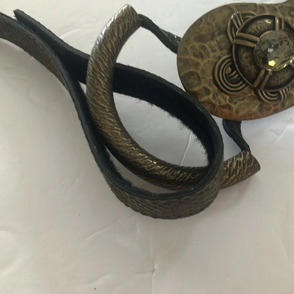 FINAL MARKDOWN Hammered look ladies belt